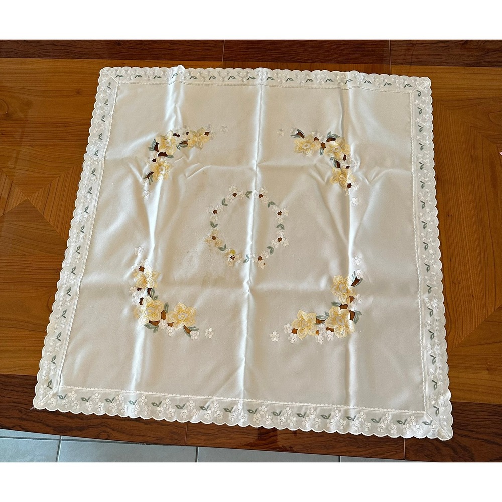 Vintage Floral Embroidered Square Tablecloth Cutwork Scalloped Edge Yellow 34x34